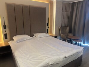 Minibar, sistema de insonorización y wifi gratis 
