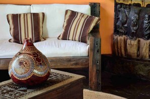 Interior entrance - Arumeru River Lodge (Arusha)