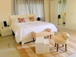 Tempur-Pedic beds, individually decorated, desk, free WiFi