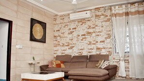 Interior - Empire State Hotel (Accra)