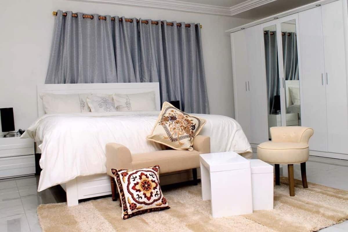 Tempur Pedic-bedden, individueel gedecoreerd, een bureau, gratis wifi