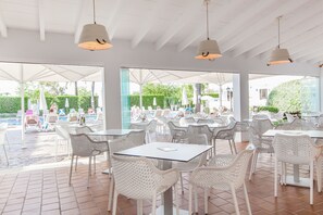 Daily buffet breakfast (EUR 9.95 per person) - A10 Solecito Apartamentos (Alcúdia)