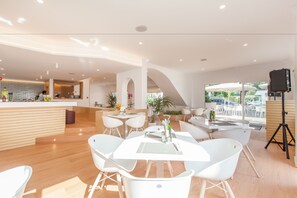 Bar (on property) - A10 Solecito Apartamentos (Alcúdia)