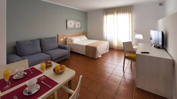 1 bedroom, minibar, in-room safe, desk