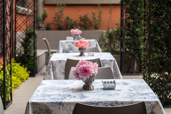 Tempat makan outdoor