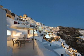 City view from property - The Architect's Cave House (Santorini)