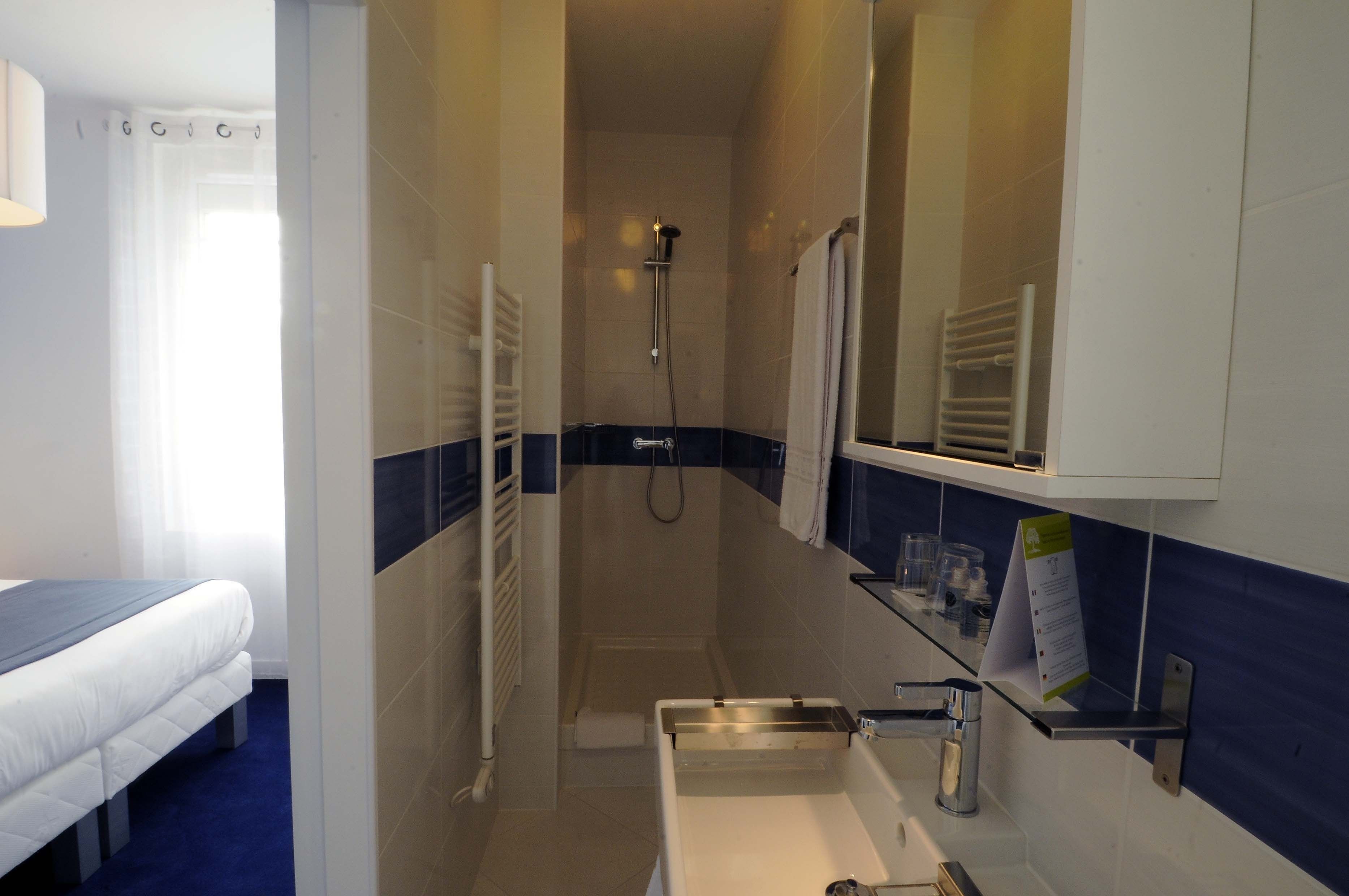superior double or twin room | bathroom | shower, free toiletries, hair dryer, towels