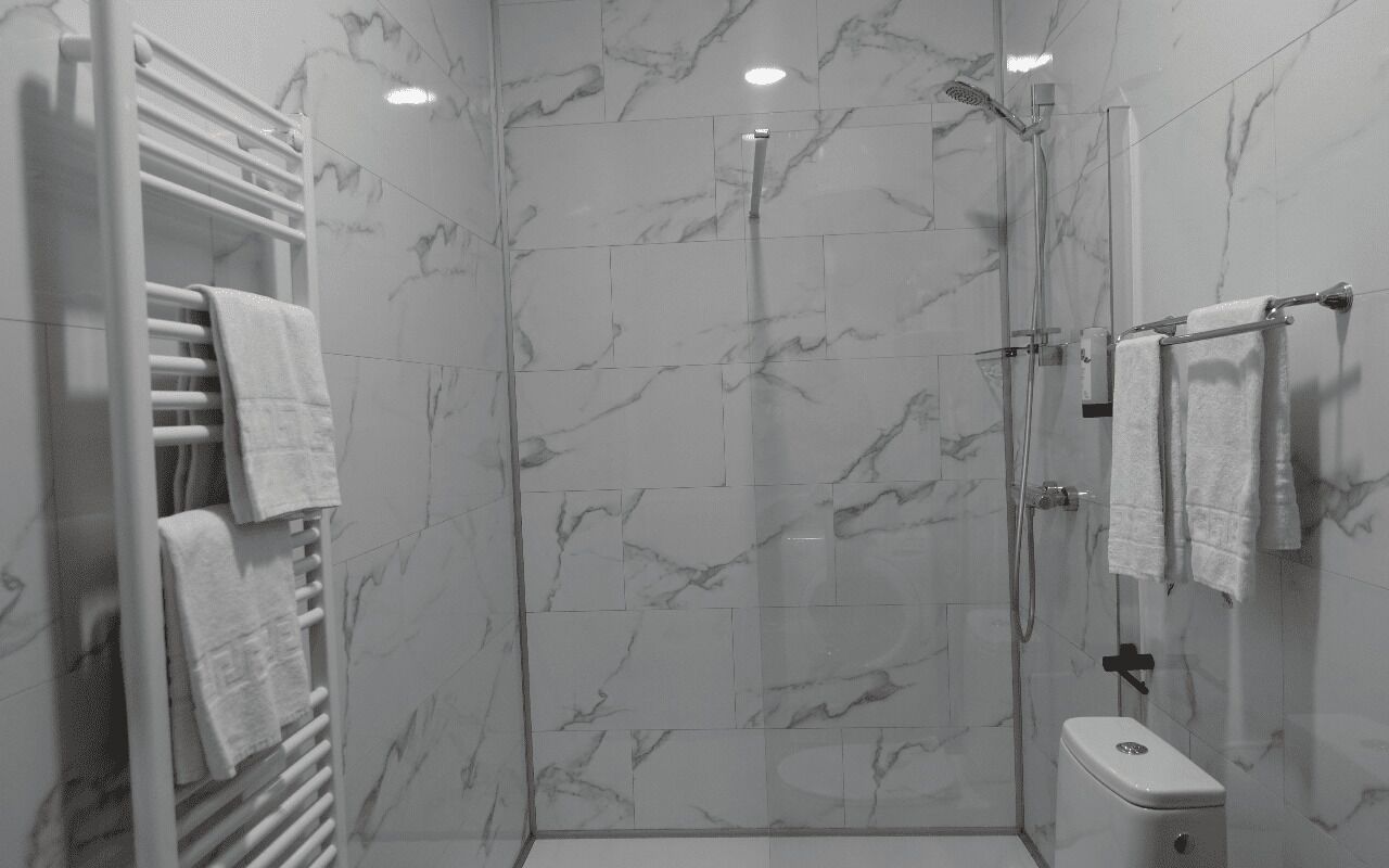 appartement ville 2 | bathroom | shower, free toiletries, hair dryer, towels