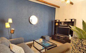 City Apartment | Living area