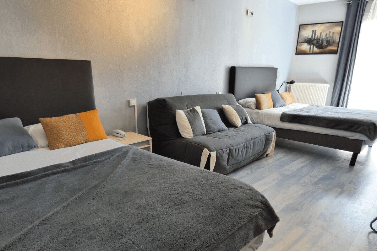 Chambre familiale | Literie de qualité, lit avec matelas Select Comfort, bureau
