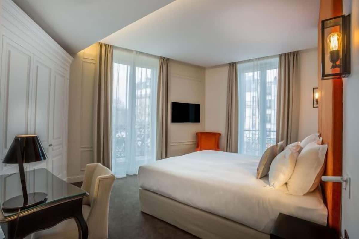1 bedroom, premium bedding, minibar, in-room safe