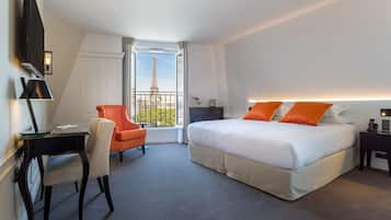 Junior Suite (Royale), Eiffel Tower front view 