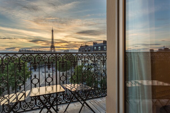 Prestige Room - Comtesse Balcony - Eiffel Tower Front View | View from room
