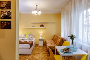 Club Studio Suite, Patio, Courtyard Area (Plac Nowy 8a/1) | Iron/ironing board, free WiFi - OK KAZIMIERZ Apartments (Kraków)