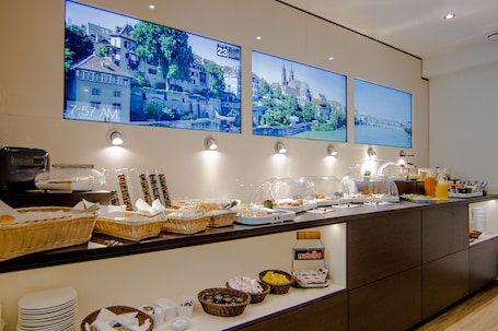 Desayuno buffet diario (EUR 16.5 por persona)