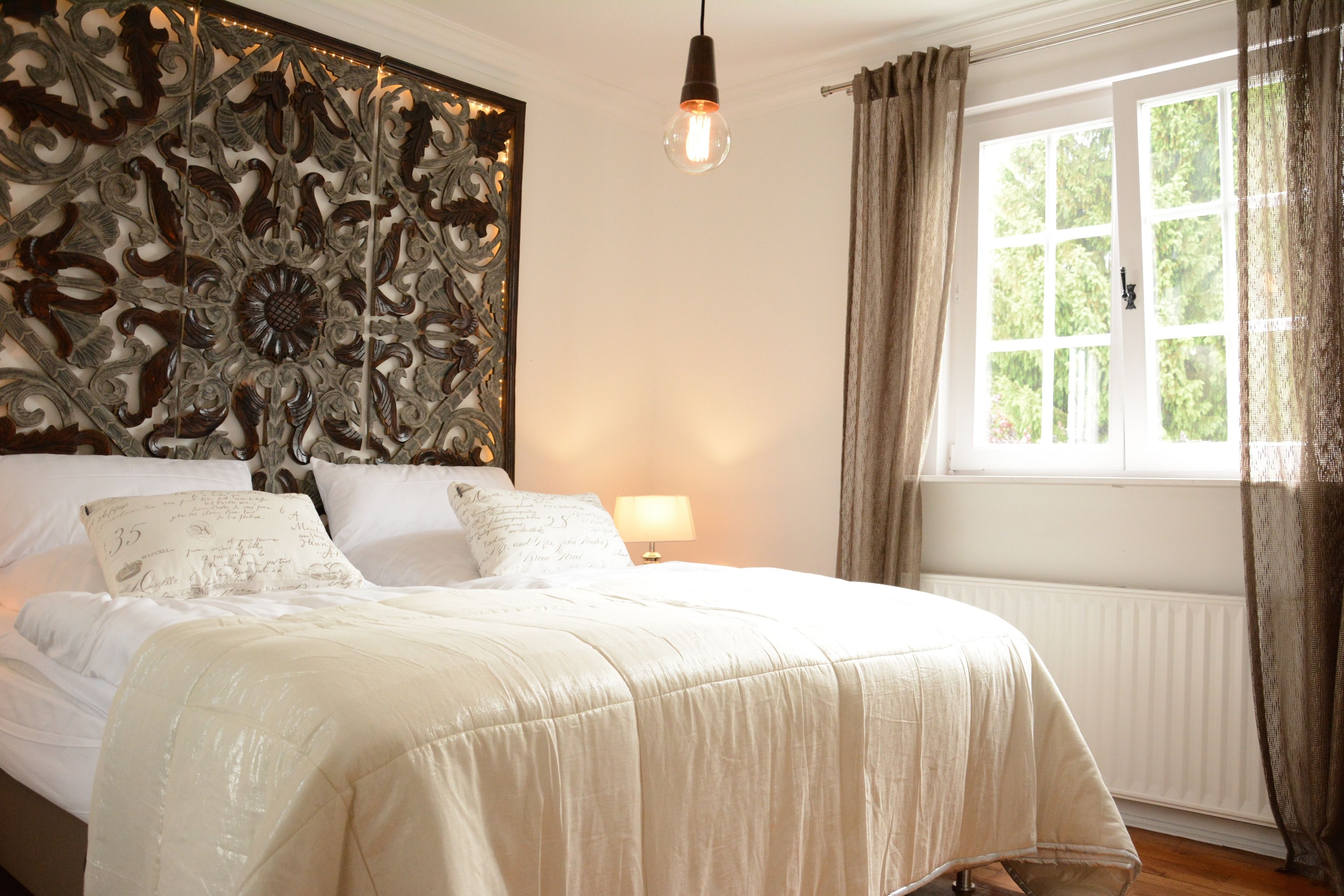 46-inch flat-screen tv with satellite channels, tv