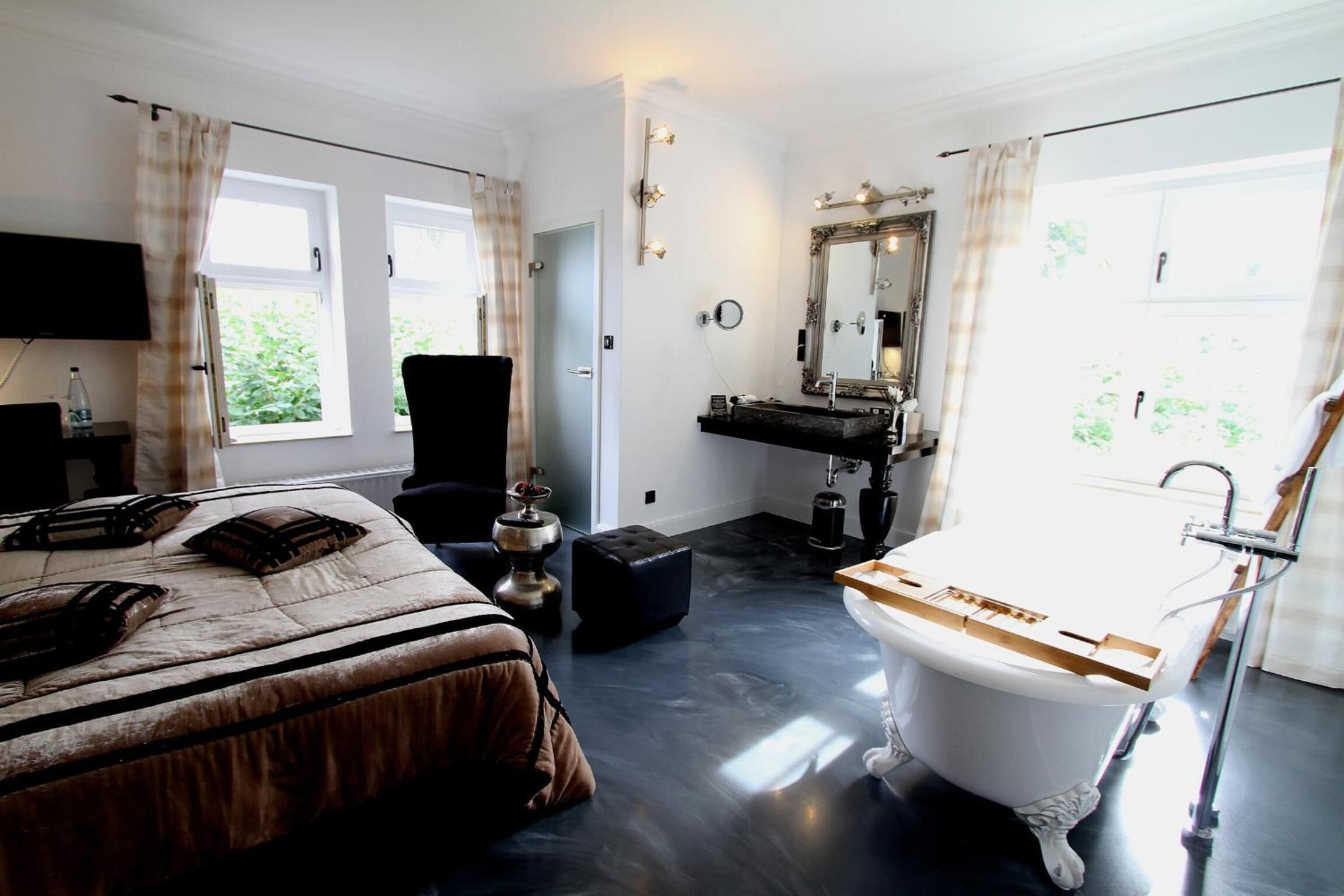 premium bedding, individually decorated, individually furnished, desk