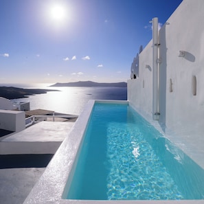 Luxury Villa, 3 Bedrooms, Sea View, With Outdoor Hot Tub and swimming pool | Private pool