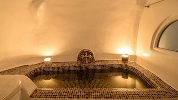 Luxury Suite, Partial Sea View, With Outdoor Hot tub (Canava) | Banheiro | Produtos de toalete grátis, secador de cabelo, roupões de banho