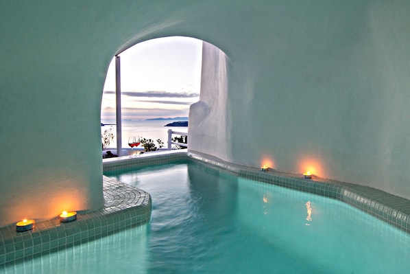 Jetted bathtub