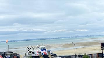 Premier Twin Room, Sea View | Desk, iron/ironing board, bed sheets