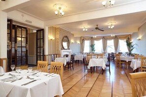 Free daily continental breakfast - Royal Esplanade Hotel (Ryde)