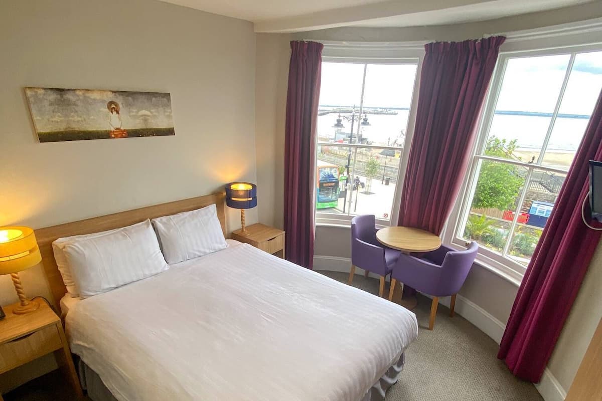 Premier Double Room | Desk, iron/ironing board, bed sheets