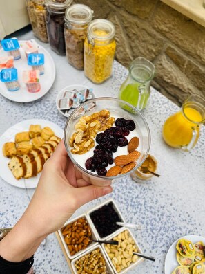 Buffet déjeuner (6 EUR par personne)