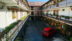 Ảnh chưa phân loại, 3 trong số 17 ảnh, nút