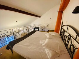 Minibar, in-room safe, desk, free WiFi