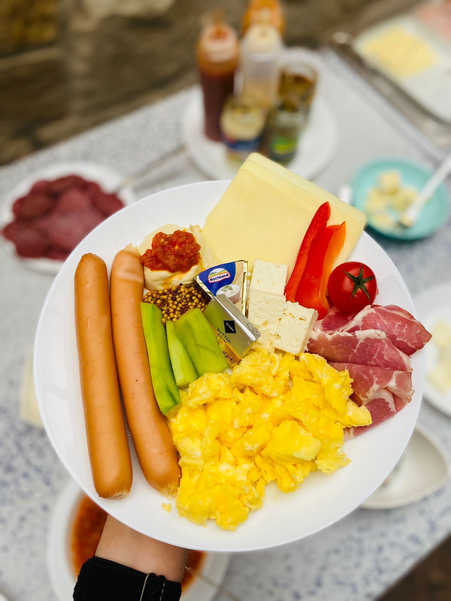 daily buffet breakfast (eur 6 per person)