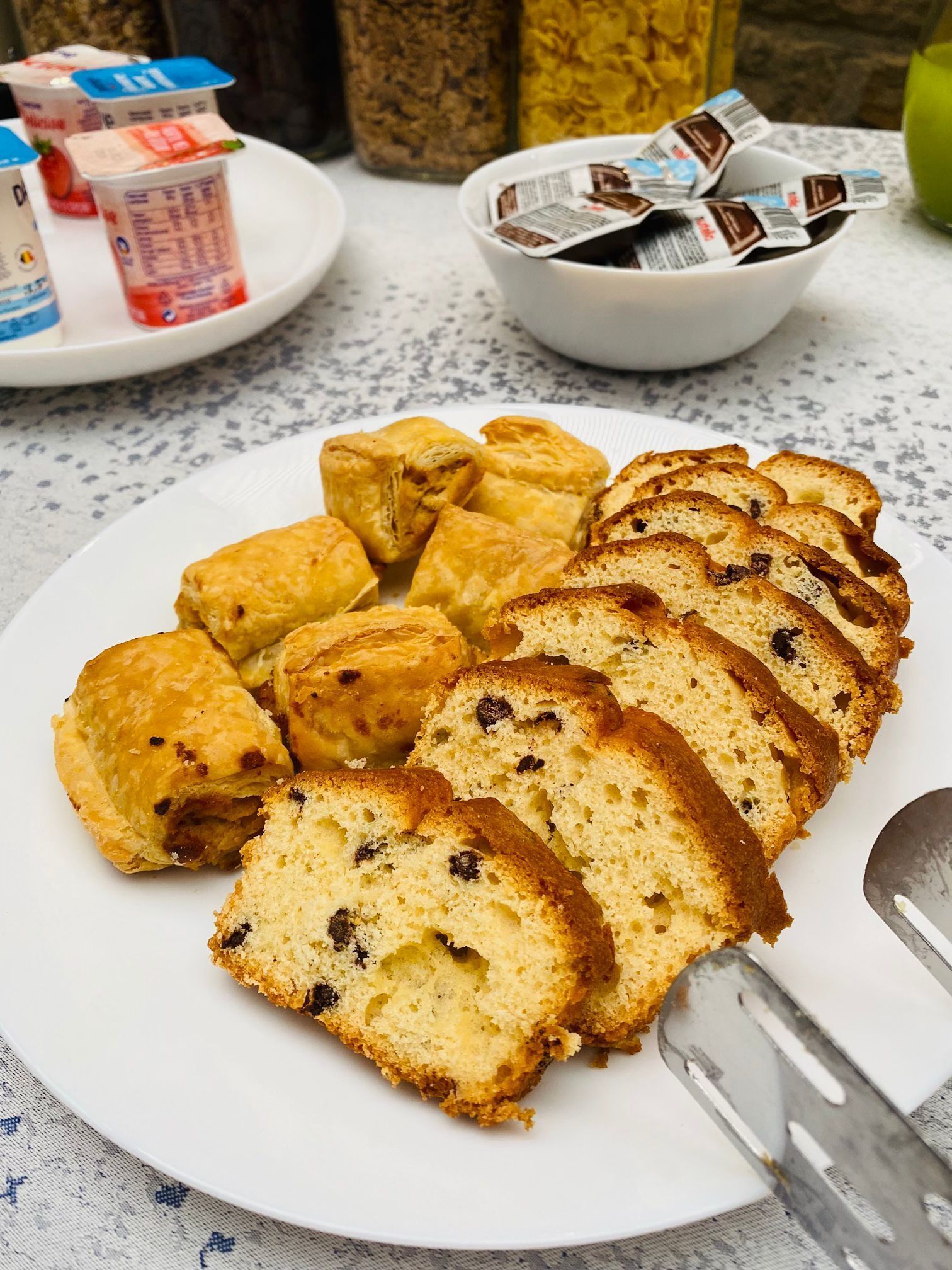 daily buffet breakfast (eur 6 per person)