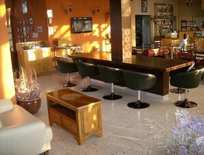 Bar (on property) - Rantzo Holiday Apartments (Pissouri)