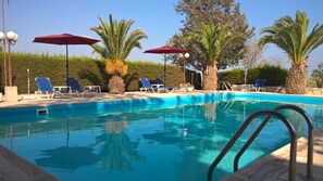 Ropa de cama de alta calidad, escritorio y sistema de insonorización 