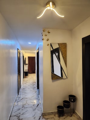 50-inch flat-screen TV with satellite channels, Smart TV, DVD player - C.G. Apartments (Lagos)