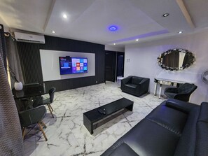 50-Zoll-Flachbildfernseher mit Satellitenempfang, Smart-TV, DVD-Player