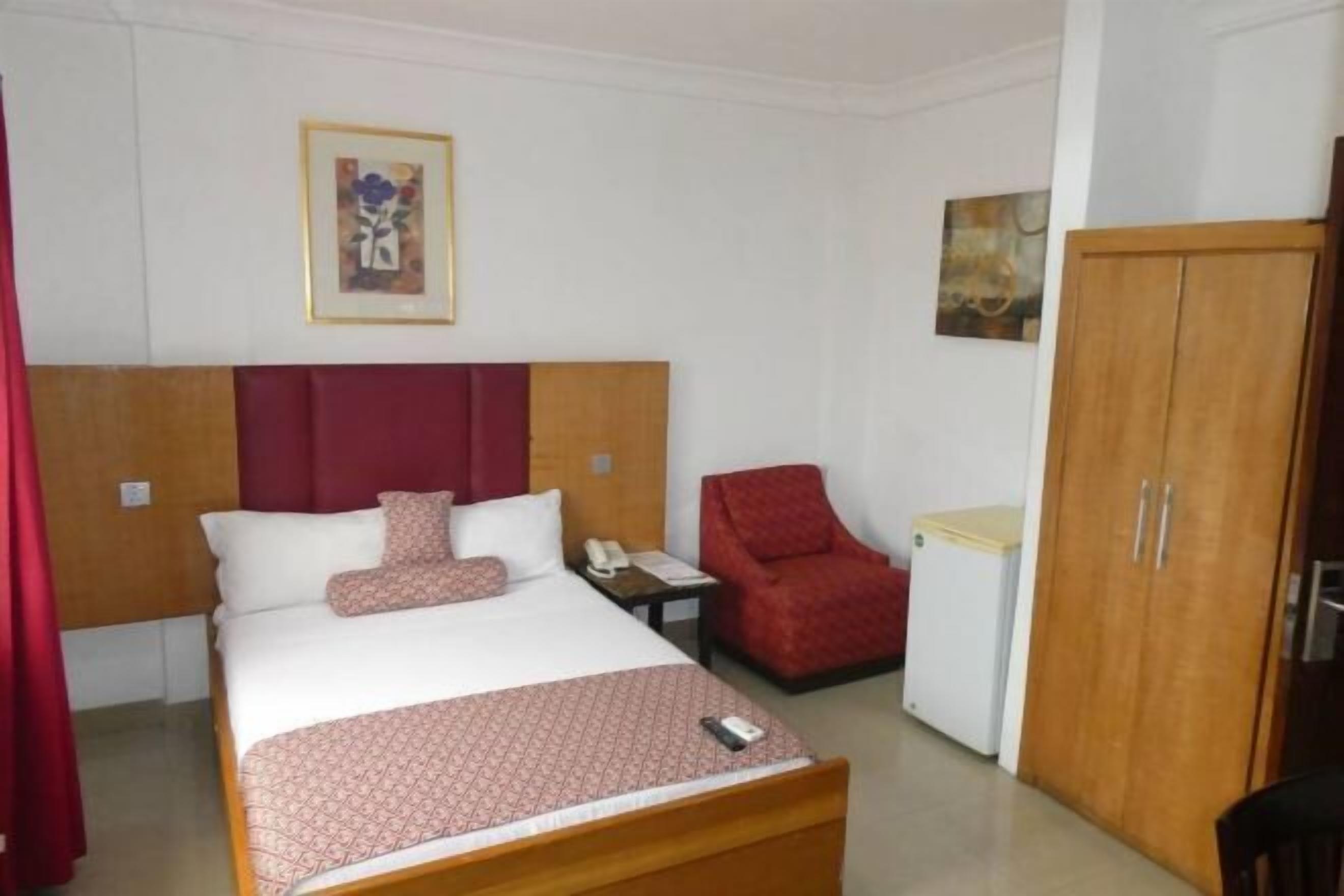 Ropa de cama de alta calidad y minibar 