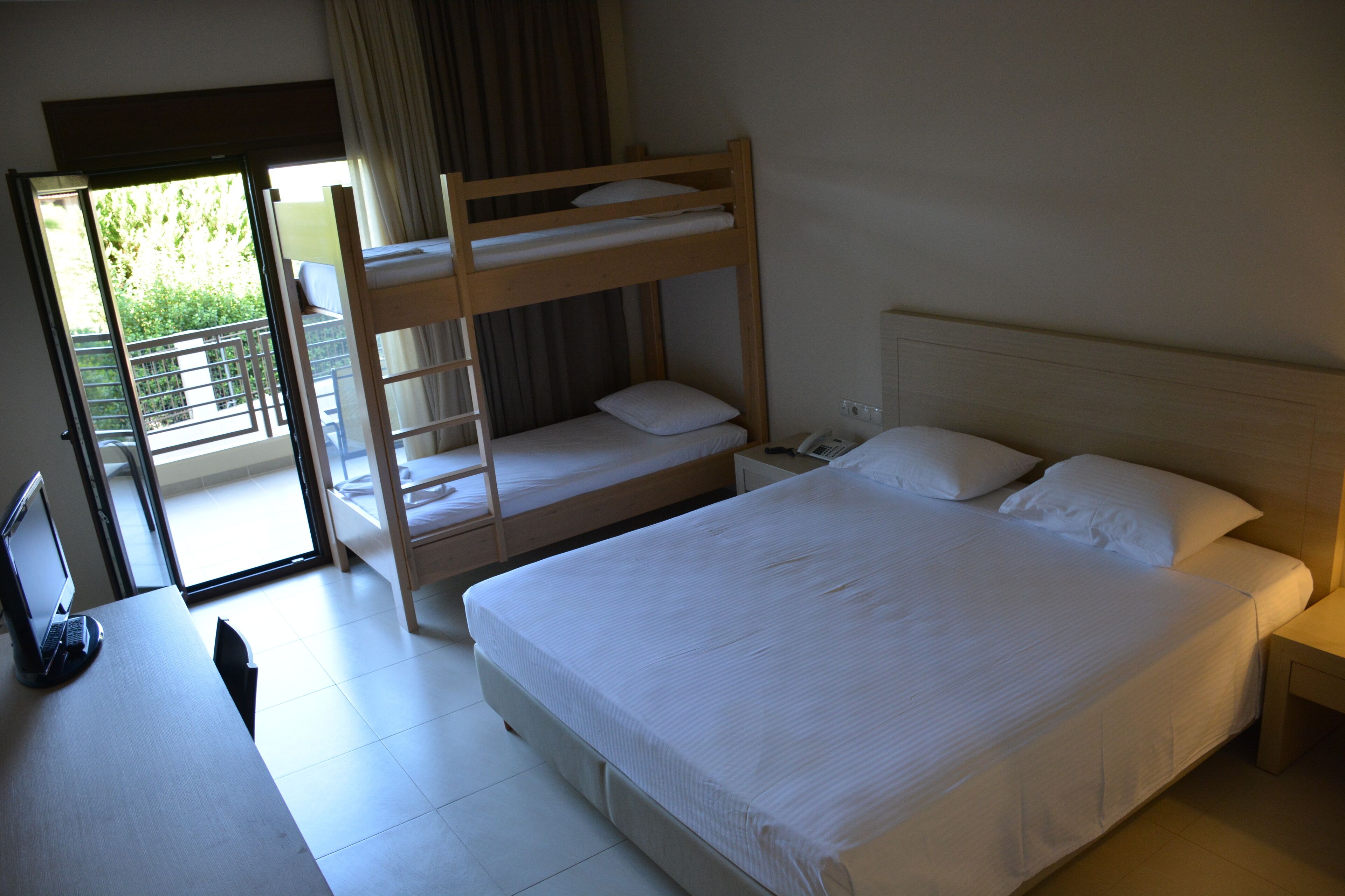 Quadruple Room | Minibar, in-room safe, desk, laptop workspace