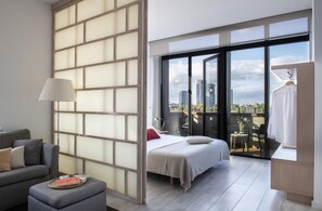 In-room safe, free WiFi, bed sheets