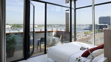 1 bedroom, in-room safe, free WiFi, bed sheets