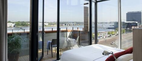 1 bedroom, in-room safe, free WiFi, bed sheets