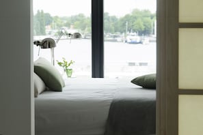 1 bedroom, in-room safe, free WiFi, bed sheets
