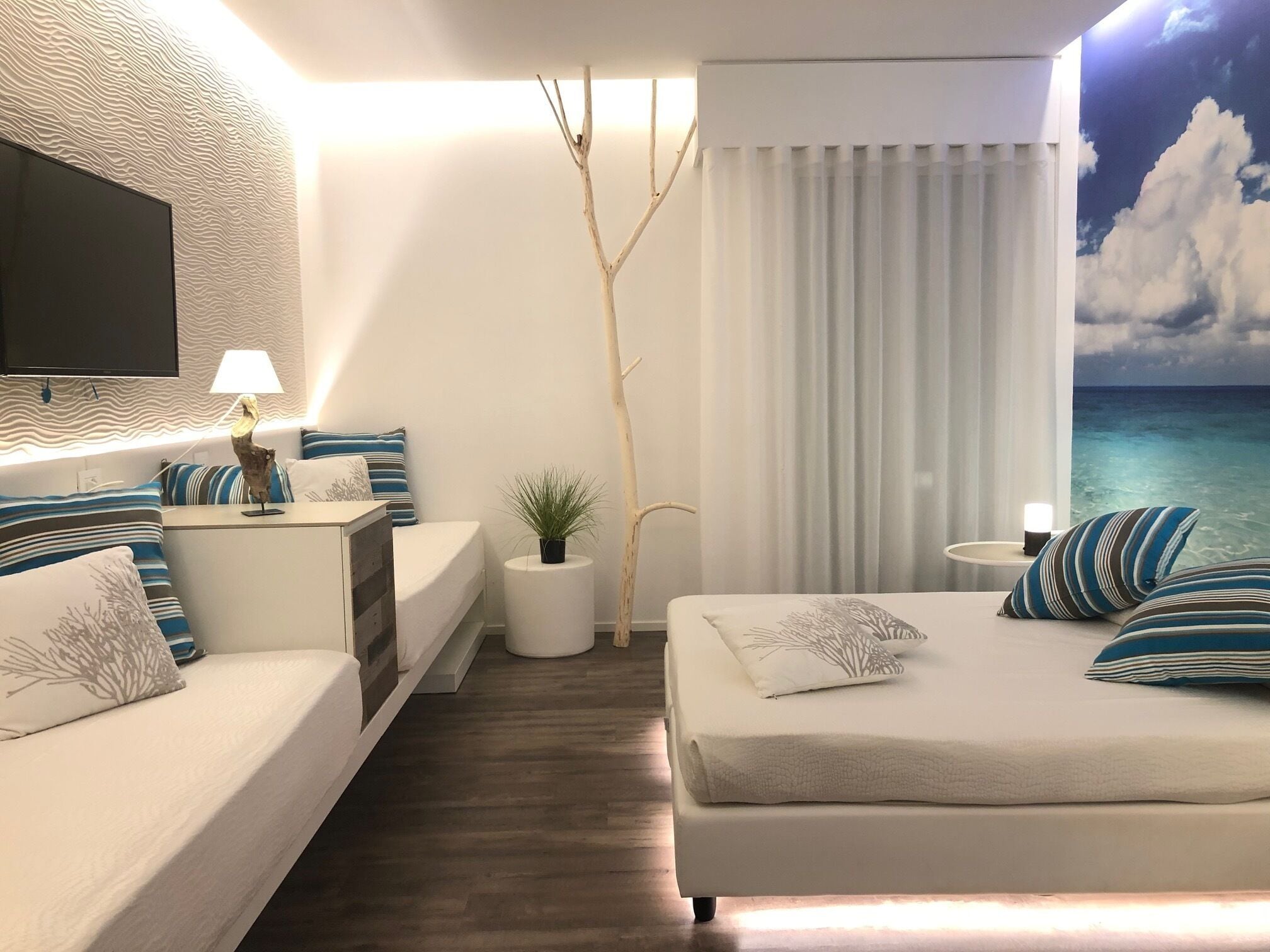 In-room safe, free WiFi, bed sheets