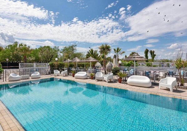 Seasonal outdoor pool, an infinity pool, lifeguards on site