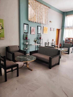 Quầy tiếp tân