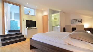 Superior Double Room, Partial Sea View | 1 bedroom, premium bedding, in-room safe, desk