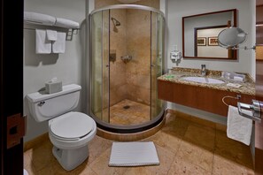 Douche, articles de toilette (gratuits), séchoir à cheveux