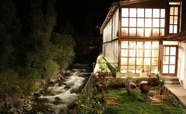 Vista frontal de la propiedad