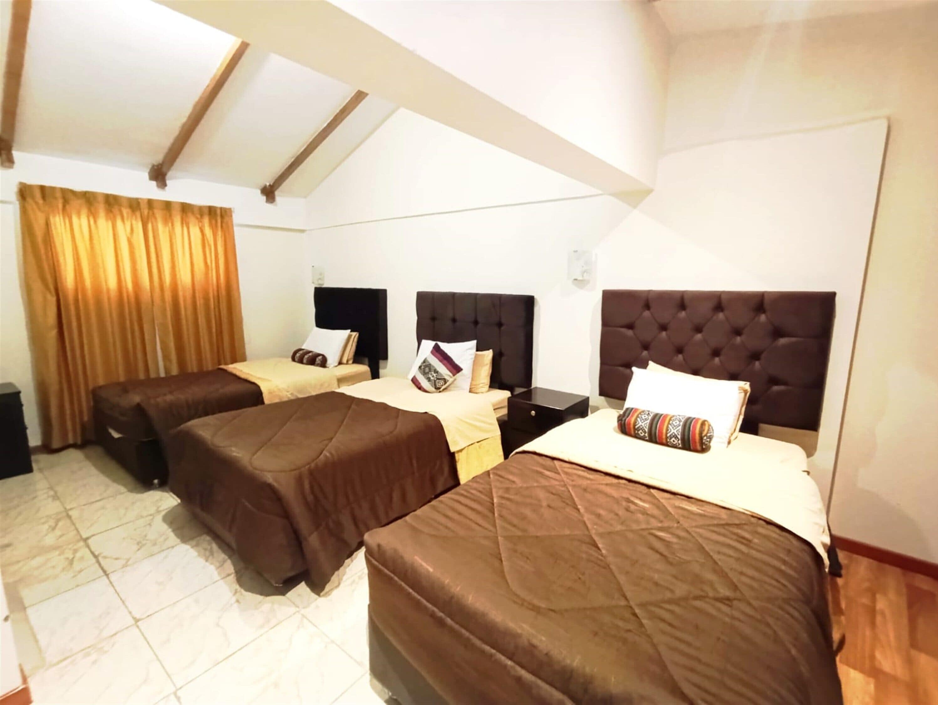 Superior trippelrum | Sängtillbehör av högsta kvalitet, duntäcken och individuell inredning