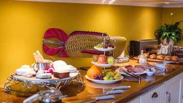 Free daily cooked-to-order breakfast